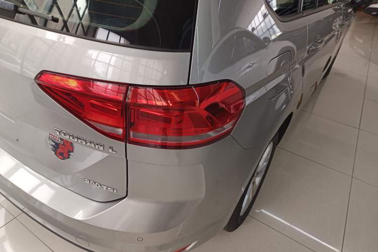 Used Volkswagen Touran 2016 Touran L 280TSI DSG Style Edition Right Rear Taillight