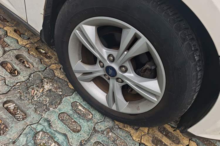 Used Ford Focus 2012 Sedan 1.6L Manual Fashion Edition
