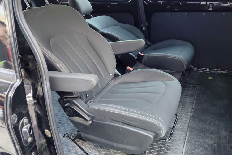 Used BAW Ruisheng Ace M7 2023 2.0L Long Wheelbase Wealth Creation Version 7 Seats Interior 4