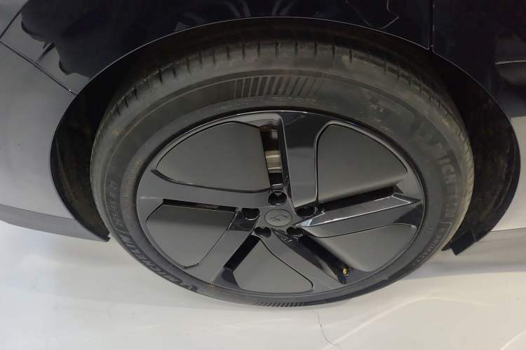 Used Li Auto i6 2025 Model Two-Wheel-Drive Standard Type
