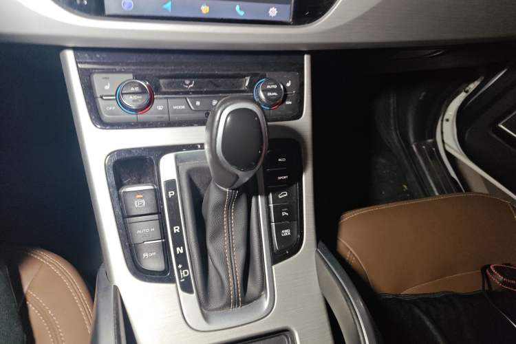 Used Geely Auto Emgrand X7 Sport 2016 1.8TD Automatic All-Wheel-Drive ZhiZun Edition Gear Lever