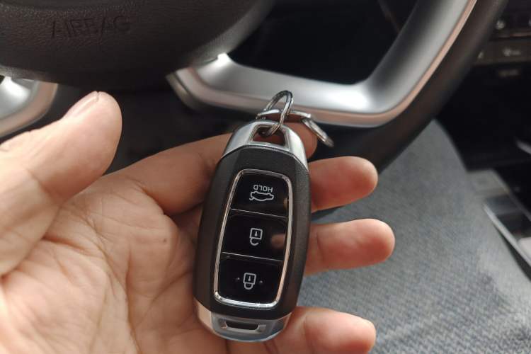 Used Hyundai Elantra 2023 1.5L CVT LUX Prestige Edition
