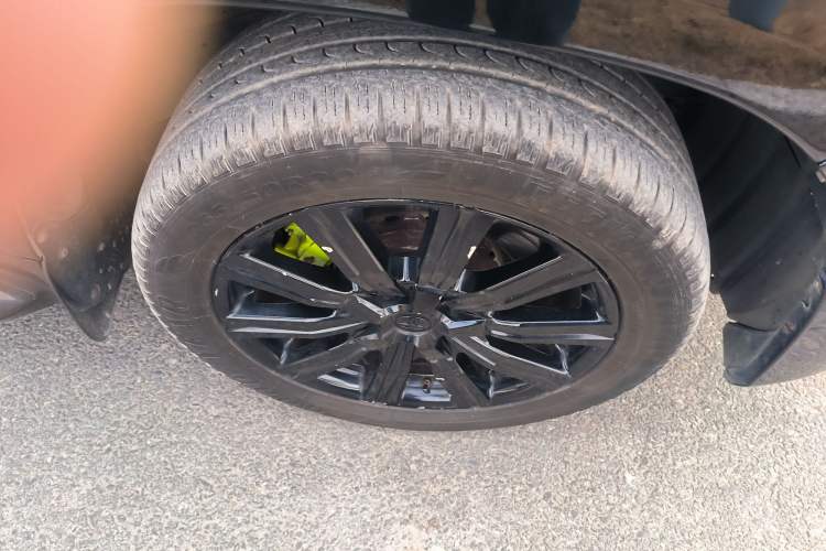 Used Toyota Land Cruiser 2015 4.0L V6 Middle East Low-Trim Version Right Front Wheel Hub