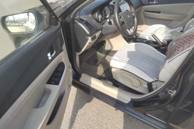 Used Bestune B50 2013 1.6L automatic luxury version Driver Seat