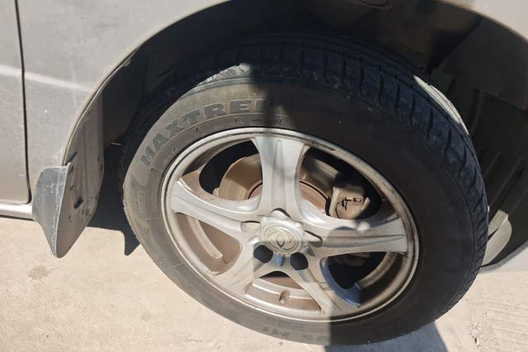 Used Dongfeng Shuaike 2013 Facelift 1.5L Manual Comfort 7-Seater China V Standard