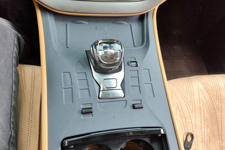 Used Denza D9 2024 DM-i 980 Four-Wheel Drive Prestige Model Gear Lever