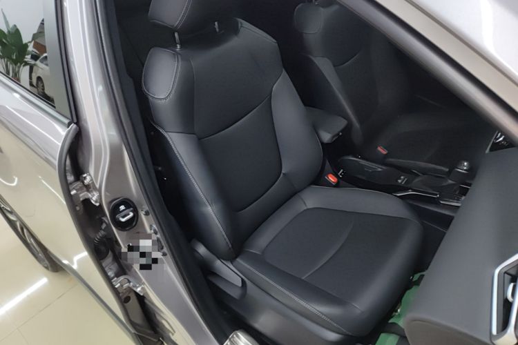 Used Toyota Corolla Cross 2024 2.0L Smart Electric Hybrid Dual-Engine Flagship Version Right Front Seat