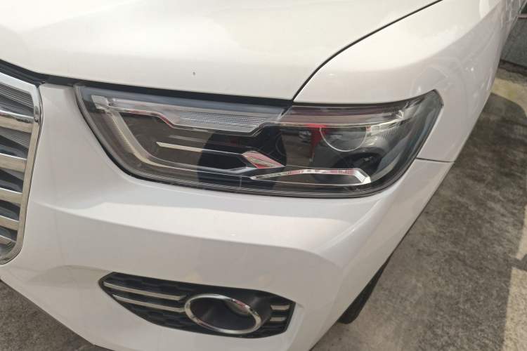 Used Haval H6 2017 Red Label 2.0T Automatic Two-Wheel Drive ZhiShang Model