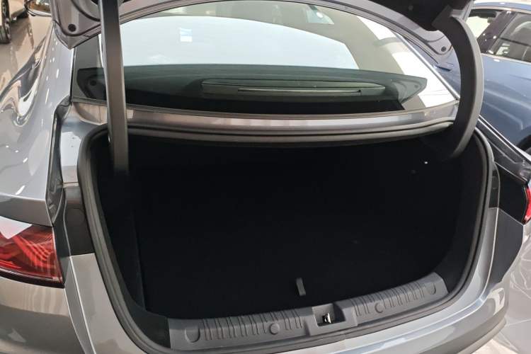 Used BYD Qin L 2025 DM-i Smart Drive 80KM Leading Model Trunk