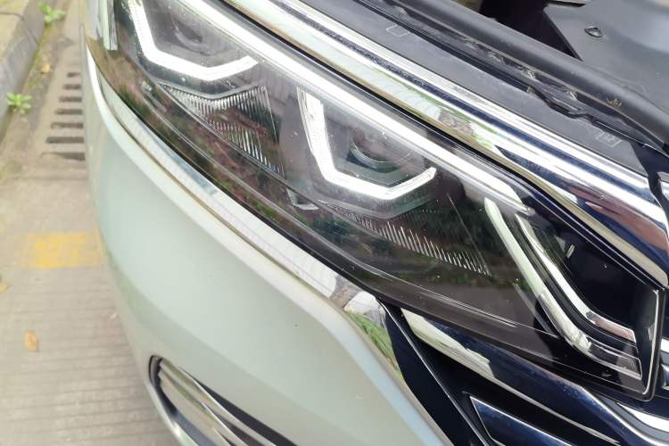 Used Volkswagen Viloran 2020 380TSI Prestige Edition Right Front Headlight