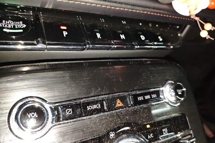 Used Lincoln Nautilus 2021 2.0T Four-Wheel Drive Luxury Edition Gear Lever