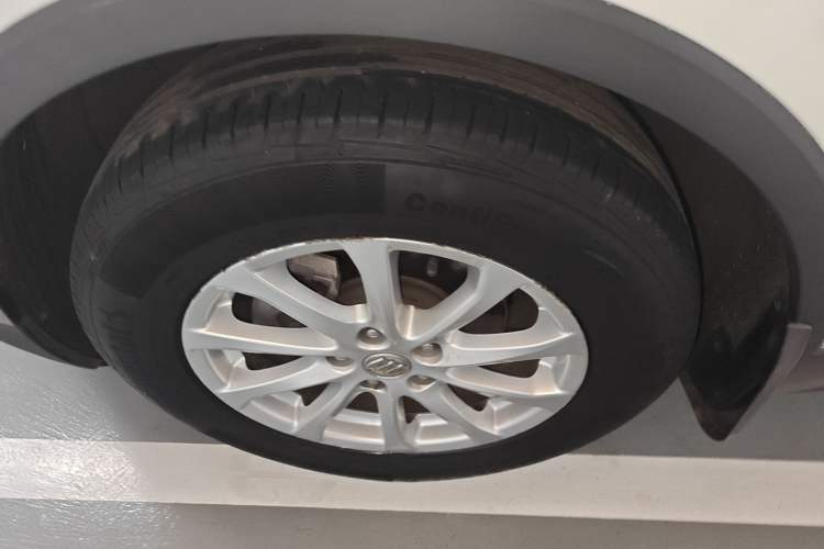 Used Buick Envision 2017 20T Two-Wheel Drive Leading Version Left Front Wheel Hub