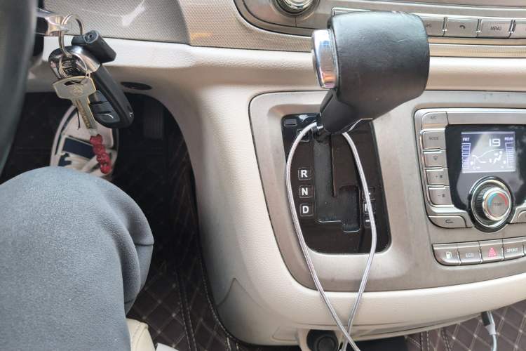 Used SAIC MAXUS G10 2019 Facelift PLUS 2.0T Automatic Elite Edition China VI Gear Lever