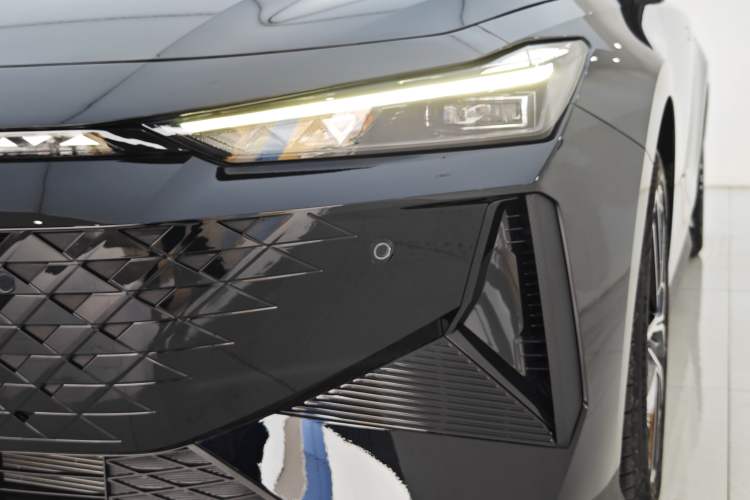 Used Changan UNI-V iDD 2024 Blue Whale Smart Electric iDD 136km Luxury Model
