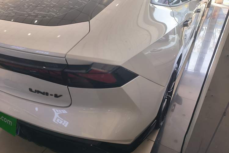 Used CHANGAN UNI-V 2024 2.0T Classic Sport Edition
