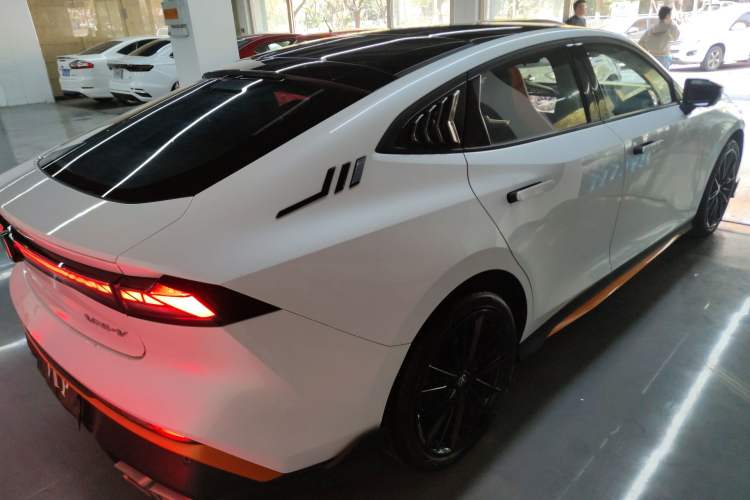 Used CHANGAN UNI-V 2024 1.5T Prestige Sport Edition Rear Right 45 Deg