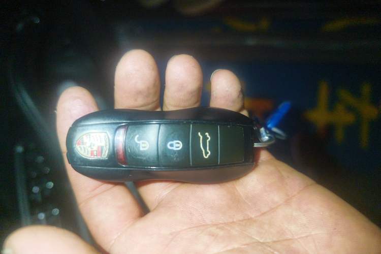 Used Porsche Cayenne 2016 Cayenne Platinum Edition 3.0T Vehicle Key