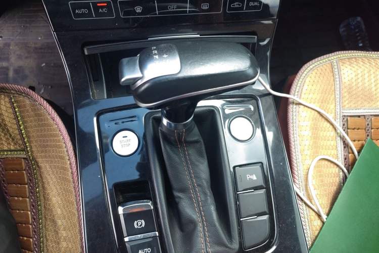 Used Hongqi H5 2019 30TD Smart Connect Dynamic Edition Gear Lever