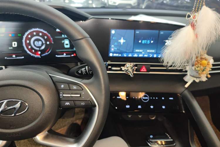 Used Hyundai Elantra 2022 1.5L CVT LUX Prestige Edition Audio And AC Panel