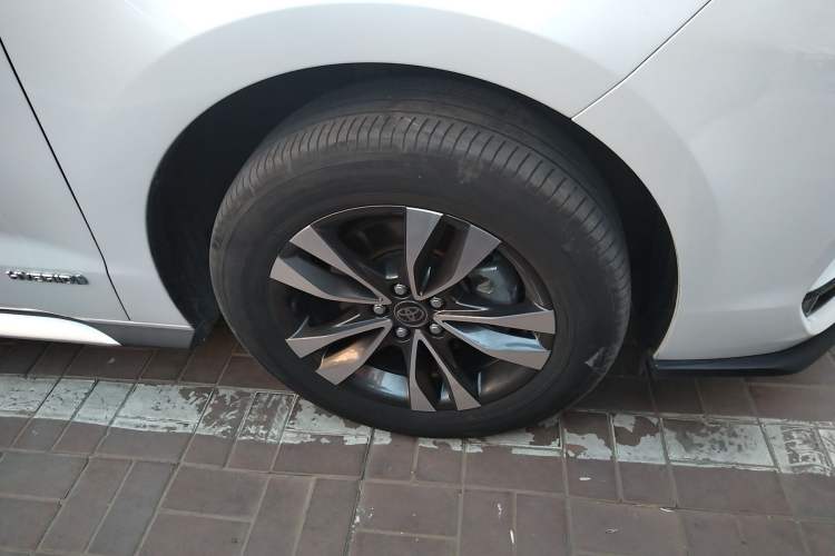 Used Toyota Granvia 2023 2.5L Hybrid Luxury Edition
