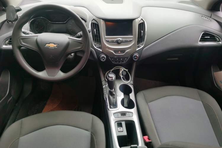 Used Chevrolet Cruze 2017 1.5L Hatchback Automatic Pioneer Sunroof Edition Center Console