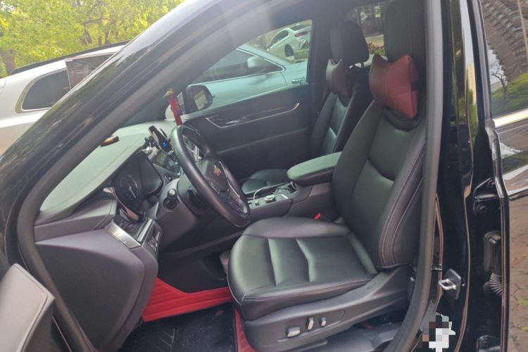 Used Cadillac XT5 2022 2.0T Two-Wheel Drive Luxury Version Left Front Seat