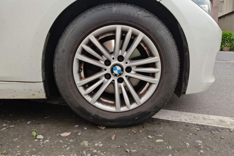 Used BMW 3 Series 2015 320Li Luxury Edition Fashion Model Right Front Wheel Hub