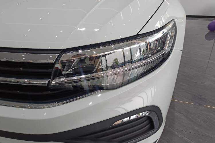 Used Volkswagen Bora 2026 200TSI DSG Yuexing Navigation Edition Left Front Headlight