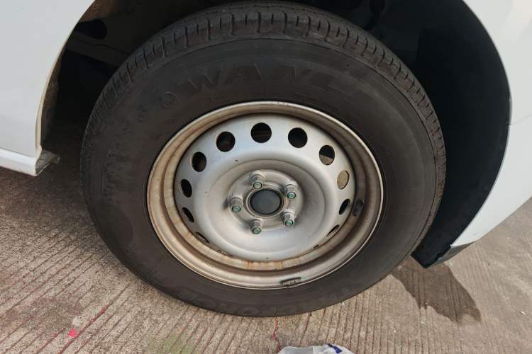 Used JMC E Fushun 2025 Model, Open Window Version, 53.58 kWh, Mid-axle, Mid-roof