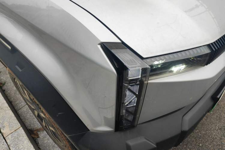 Used iCAR 03 2024 472km Four-Wheel Drive Long-Range Version Right Front Headlight