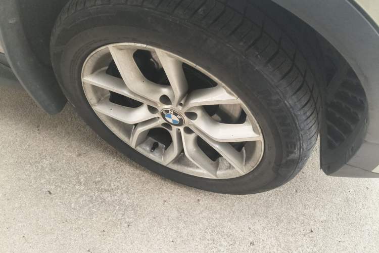 Used BMW X3 2011 xDrive28i Luxury Model Right Front Wheel Hub