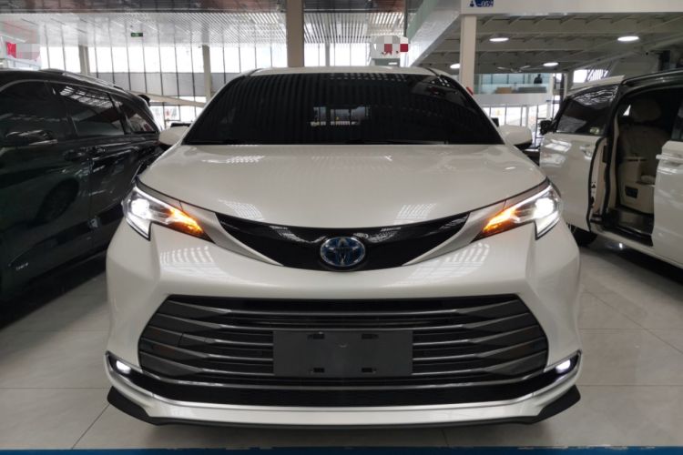 Used Toyota SIENNA 2021 2.5L Hybrid Luxury Edition Front