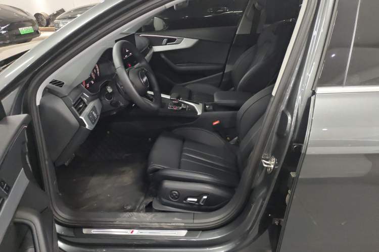 Used Audi A4L 2025 2 Million Units Enjoyment Version 40 TFSI Stylish and Dynamic Type Left Front Seat