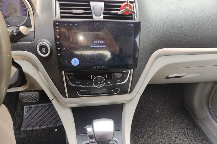 Used Geely Auto Emgrand 2014 Sedan 1.5L CVT Elite Model Audio And AC Panel