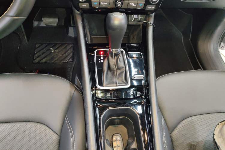 Used Jeep Compass 2021 220T Automatic All-Wheel Drive 80th Anniversary Edition Gear Lever