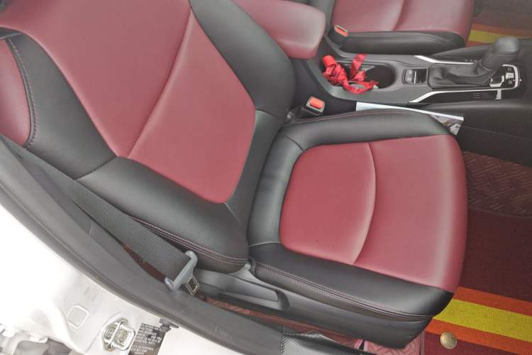 Used Toyota Corolla 2021 Dual-Motor 1.8L E-CVT Elite Edition Right Front Seat