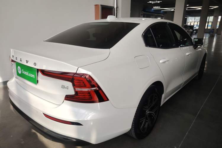 Used Volvo S60 2025 B4 Zhiyi Luxury Edition Rear Right 45 Deg