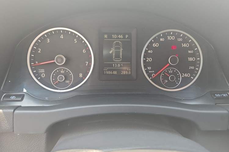 Used Volkswagen Tiguan 2010 2.0 TSI Automatic All-Wheel-Drive Elite Edition Odometer Close Up