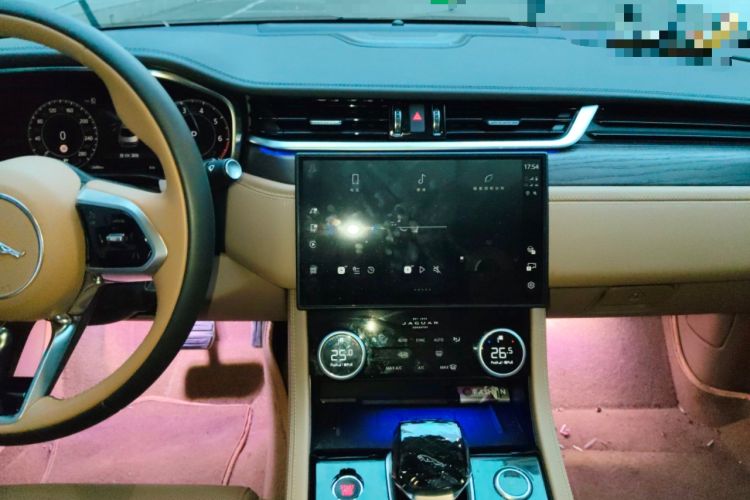 Used Jaguar XFL 2025 Model—2.0T P250, Two-Wheel Drive, Premium Luxury Edition Audio And AC Panel