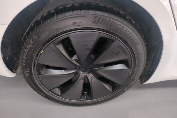 Used Tesla Model 3 2025 Model Revised Rear-Wheel-Drive Version
