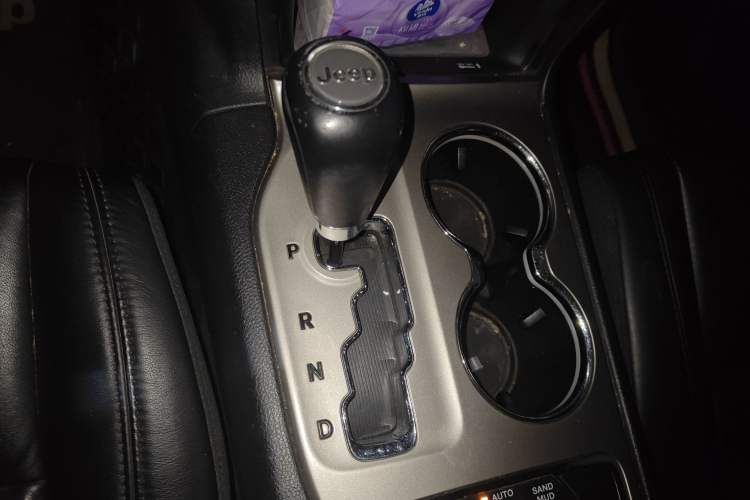 Used Jeep Grand Cherokee 2011 3.6L Luxury Edition
