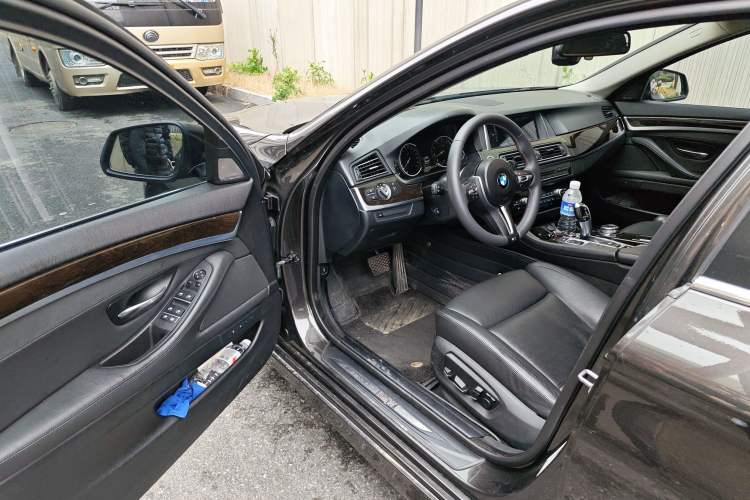 Used BMW 5 Series 2015 535Li Leading Model