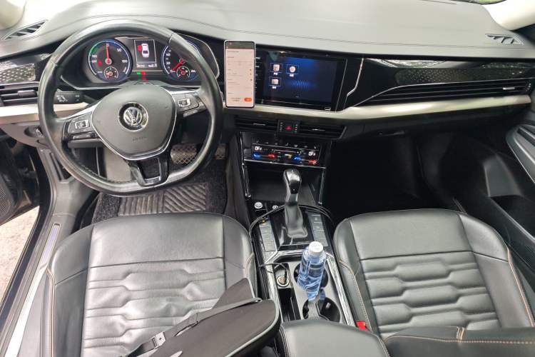 Used Volkswagen Passat New Energy 2020 430 PHEV Hybrid Elite Edition China VI Standard Center Console