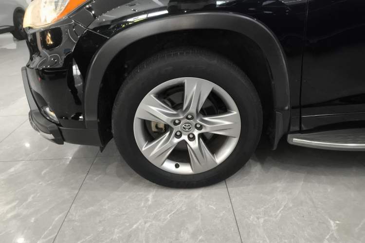 Used Toyota Highlander 2015 2.0T Two-Wheel Drive Luxury Edition 7 Seats Left Front Wheel Hub