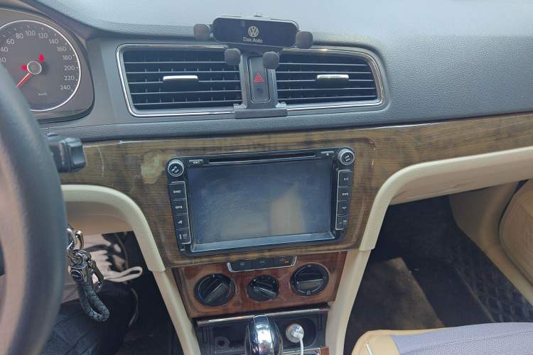 Used Volkswagen Lavida 2015 1.6L Automatic Comfort Edition