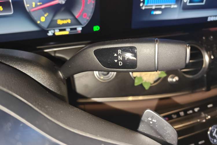 Used Mercedes-Benz E-Class 2019 E 300 L Sporty and Stylish Model