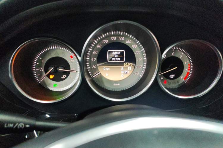 Used Mercedes-Benz CLS 2012 CLS 300 CGI Odometer Close Up