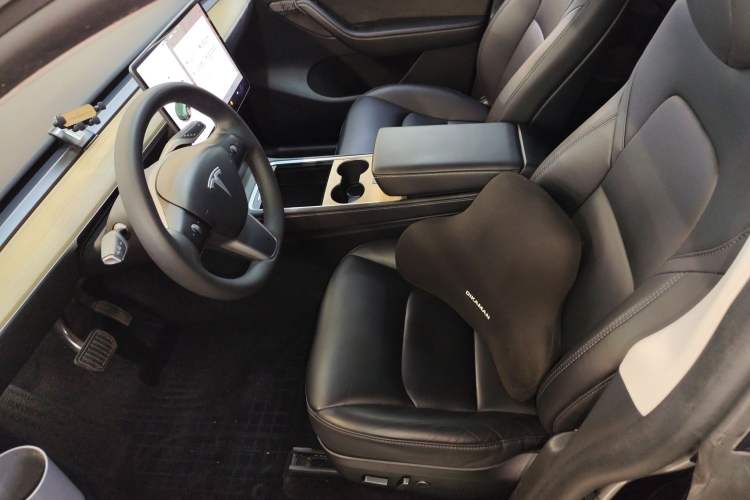 Used Tesla Model Y 2023 Long-Range All-Wheel-Drive Version
