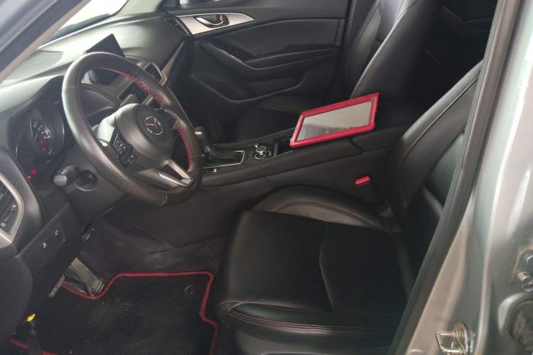 Used Mazda 3 Axela 2017 Sedan 1.5L Automatic Luxury Model China VI Standard