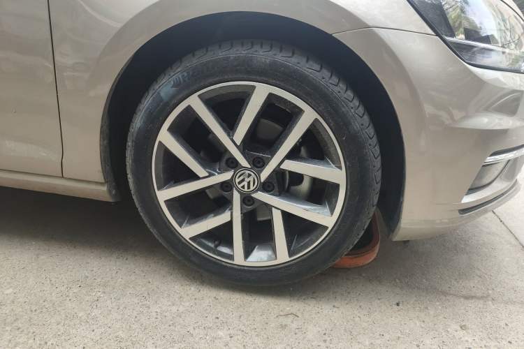 Used Volkswagen Golf 2020 Zhiai Edition 280TSI DSG Comfort Model Right Front Wheel Hub
